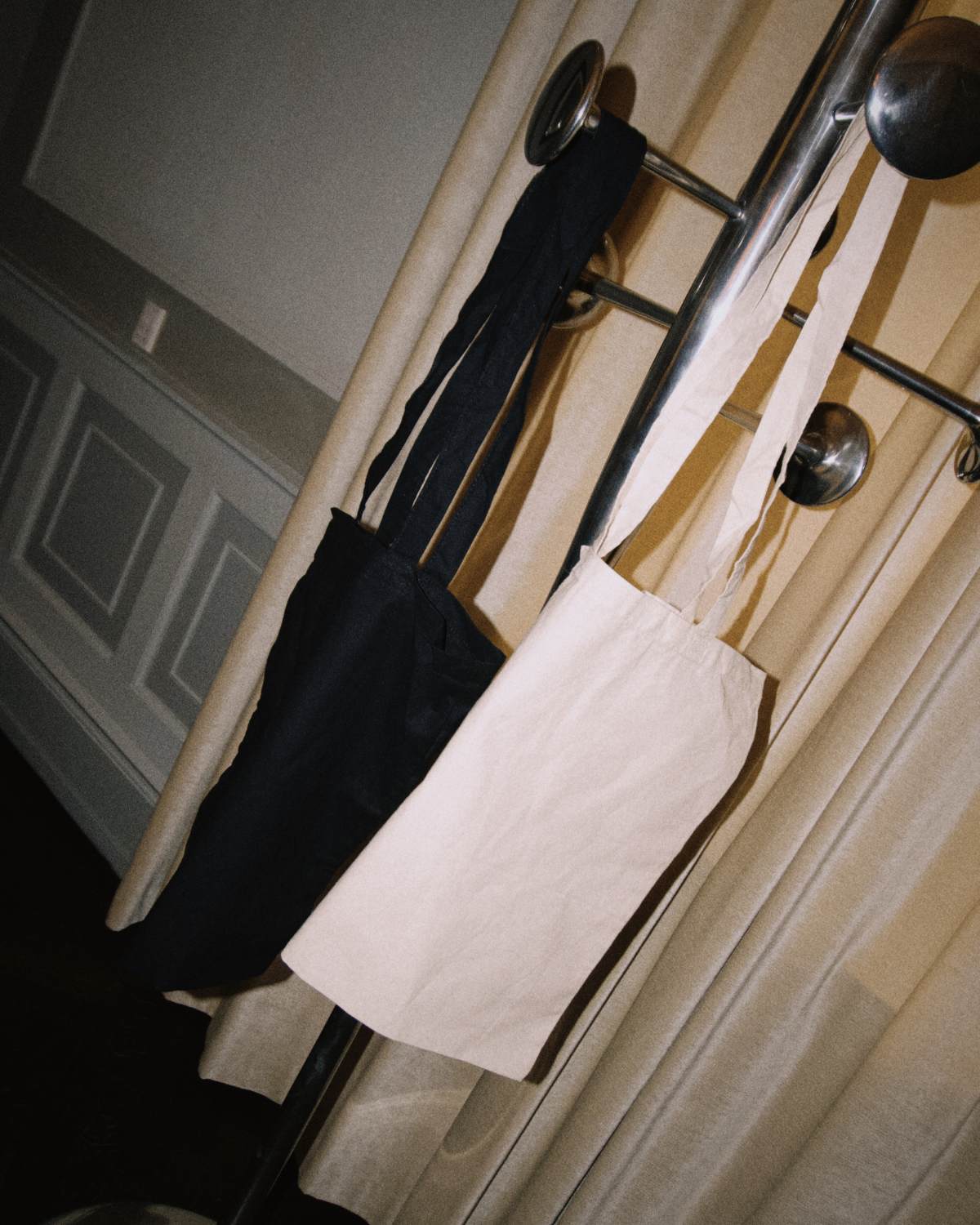 Light tote bag