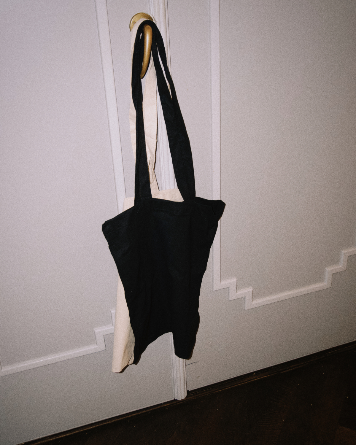 Light tote bag