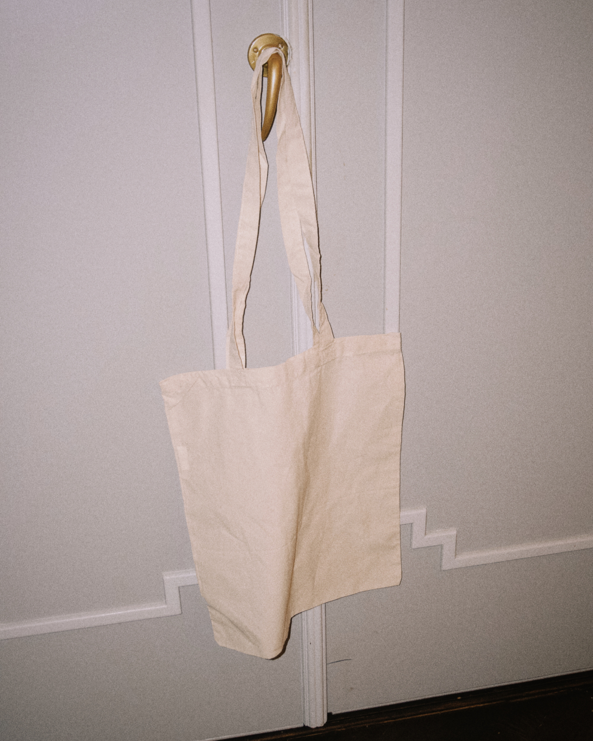Light tote bag