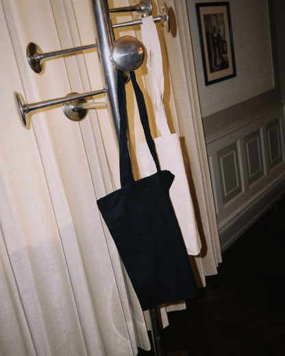 Light tote bag